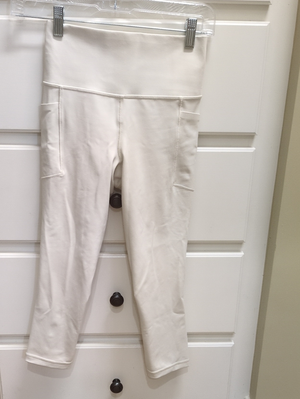 Athleta Salutation Stash Capri Leggings with Side Pockets, Ivory, XXS, NWOT